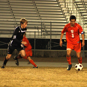 FOOT RACE. Senior Sebastian Carmona gets possession of the ball in the game against Winter Park on Jan. 14.“We had a lot of underclassmen, more than ever before. Practicing hard and staying composed during a game helped us overcome that weakness,” Carmona said. photo/DSP